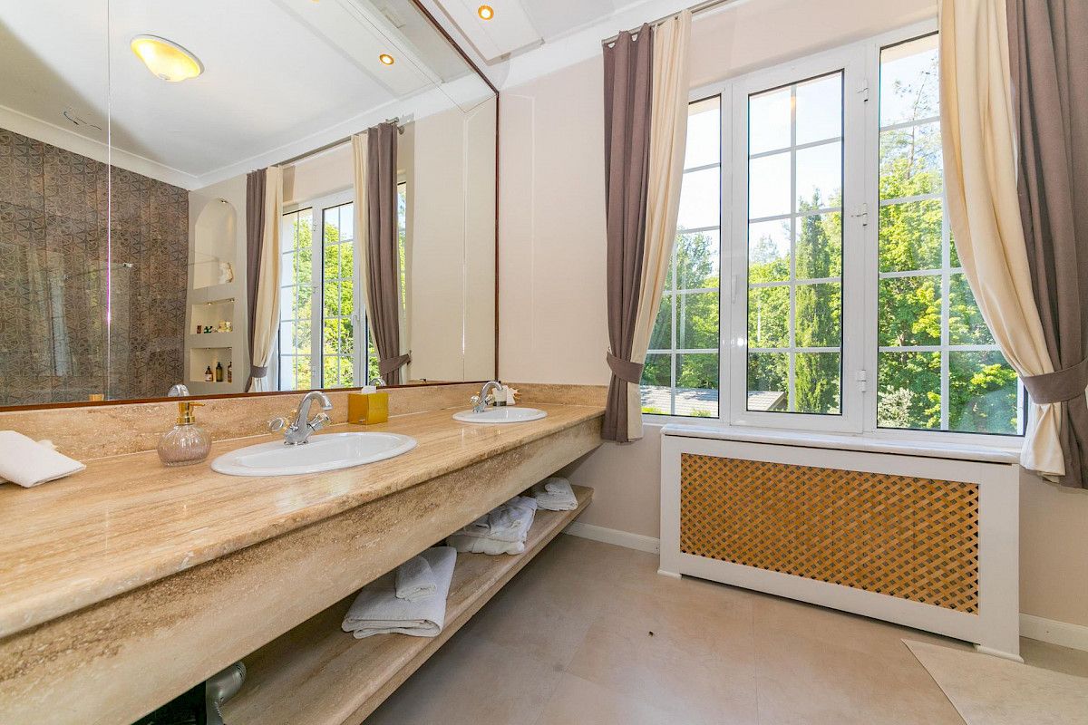 villa-zarik-210610-041533_0009